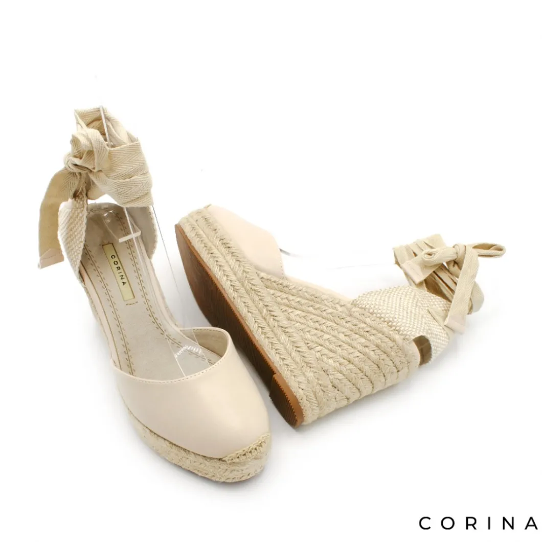 Alpargata beige atada con cuña alta