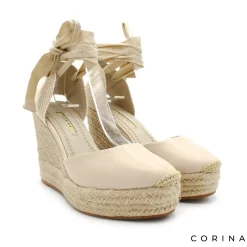 Alpargata beige atada con cuña alta