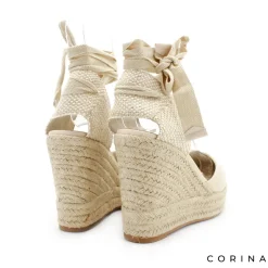 Alpargata beige atada con cuña alta