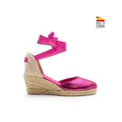 Alpargata piel fucsia metalizada con cintas