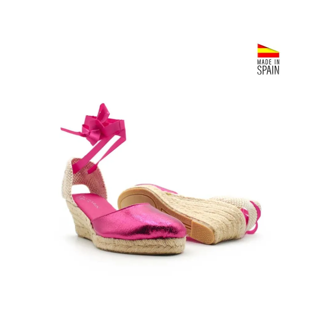 Alpargata piel fucsia metalizada con cintas