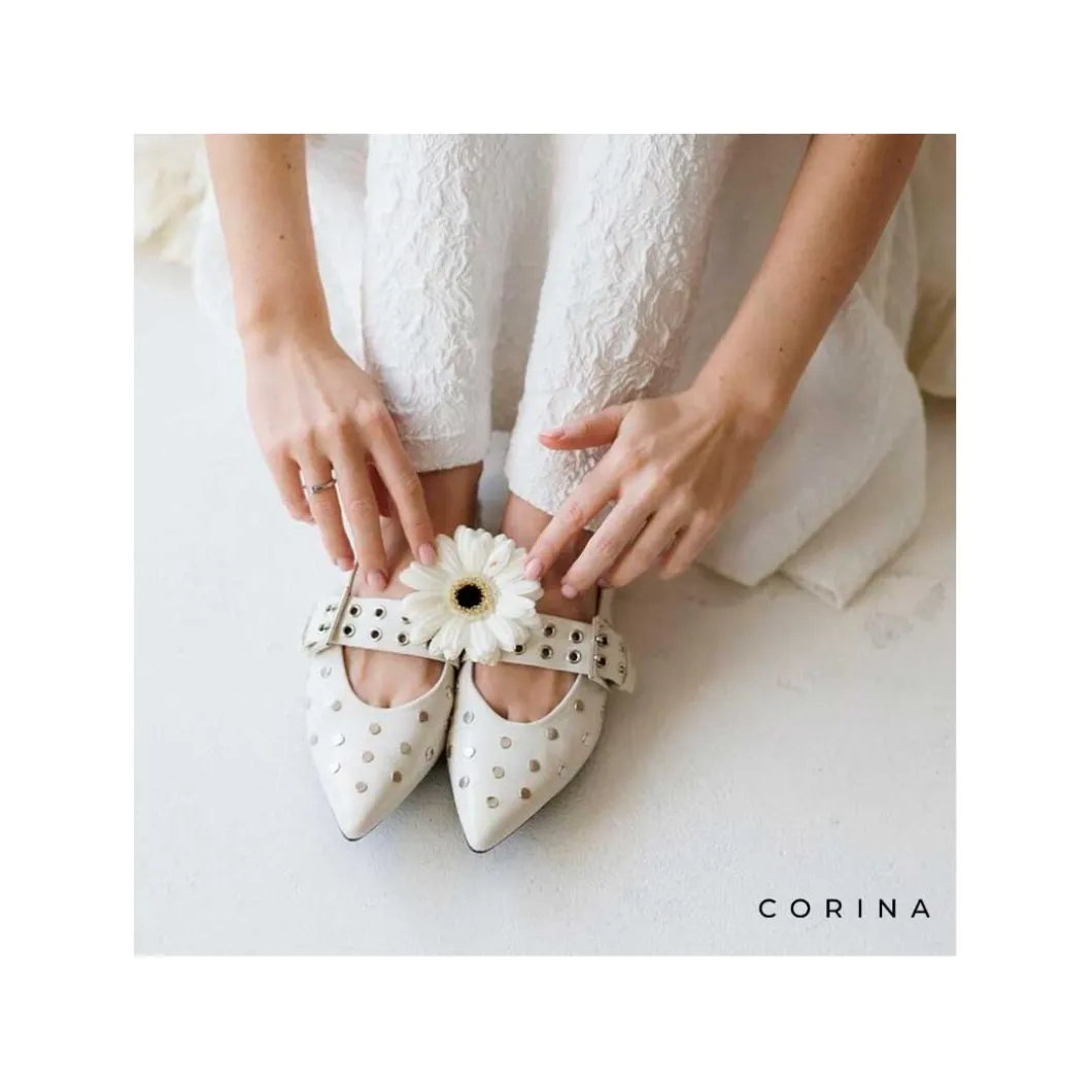 Bailarina beige con tachuelas