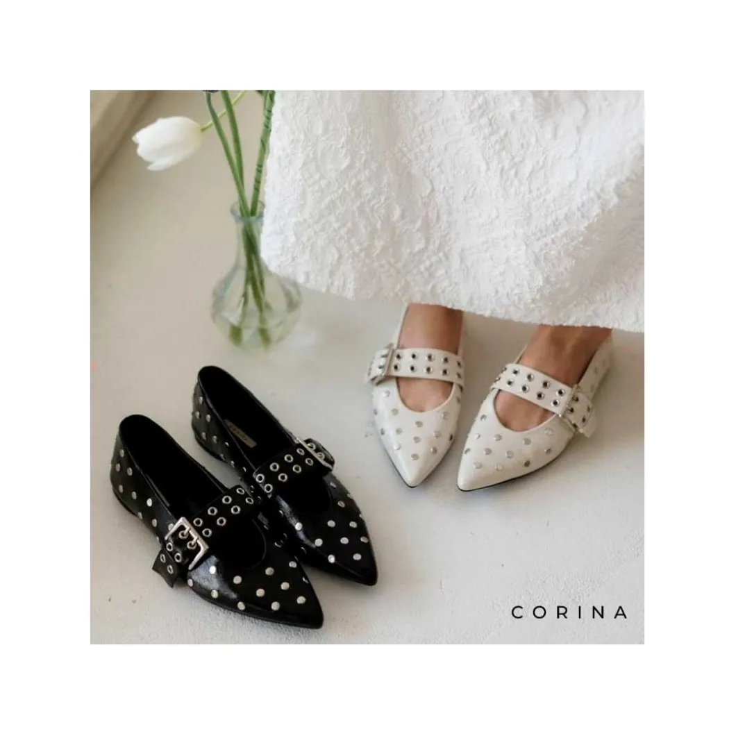Bailarina beige con tachuelas