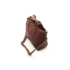 Bolso con solapa burdeos
