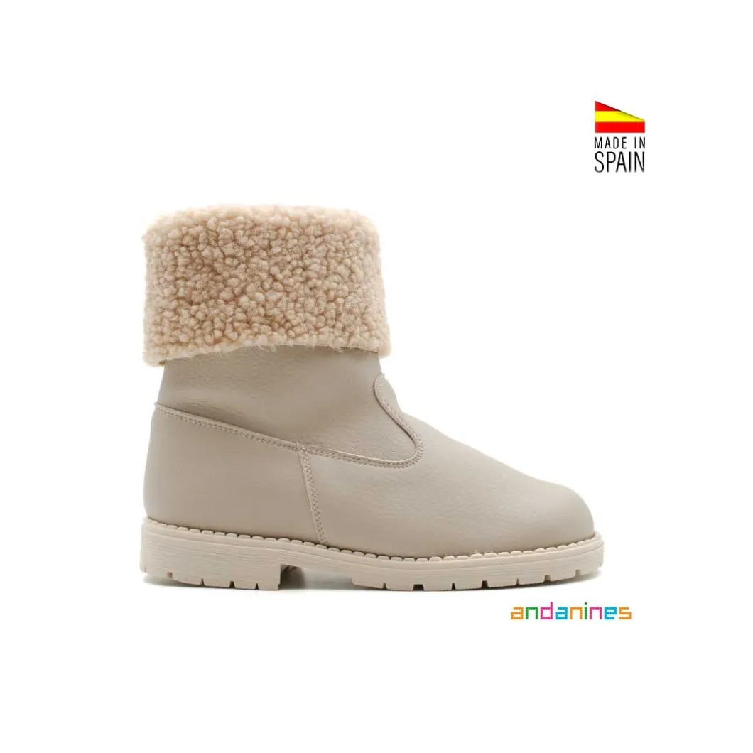 Bota beige con borreguito