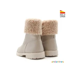 Bota beige con borreguito