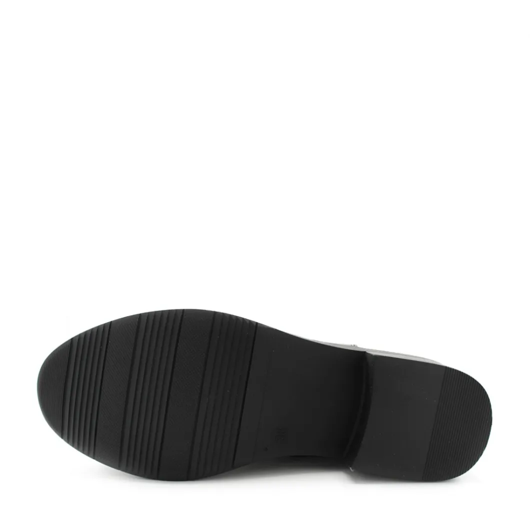 Bota con caña elástica negra