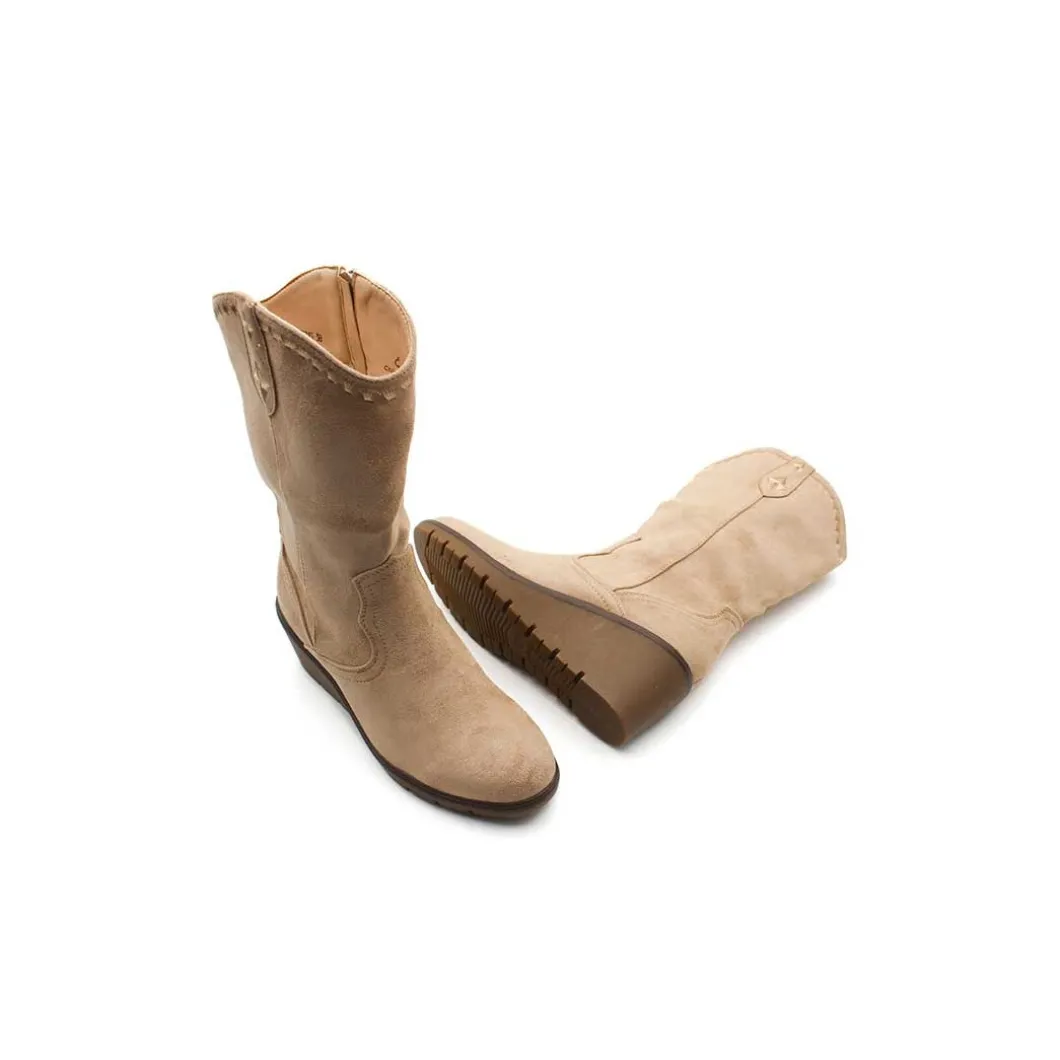 Bota con cuña beige