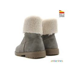 Bota gris con borreguito