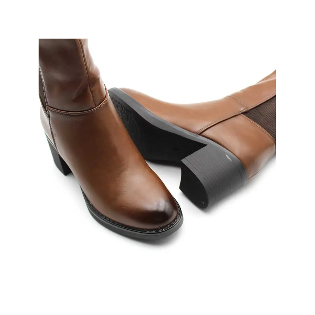 Bota marrón elástica con tacón