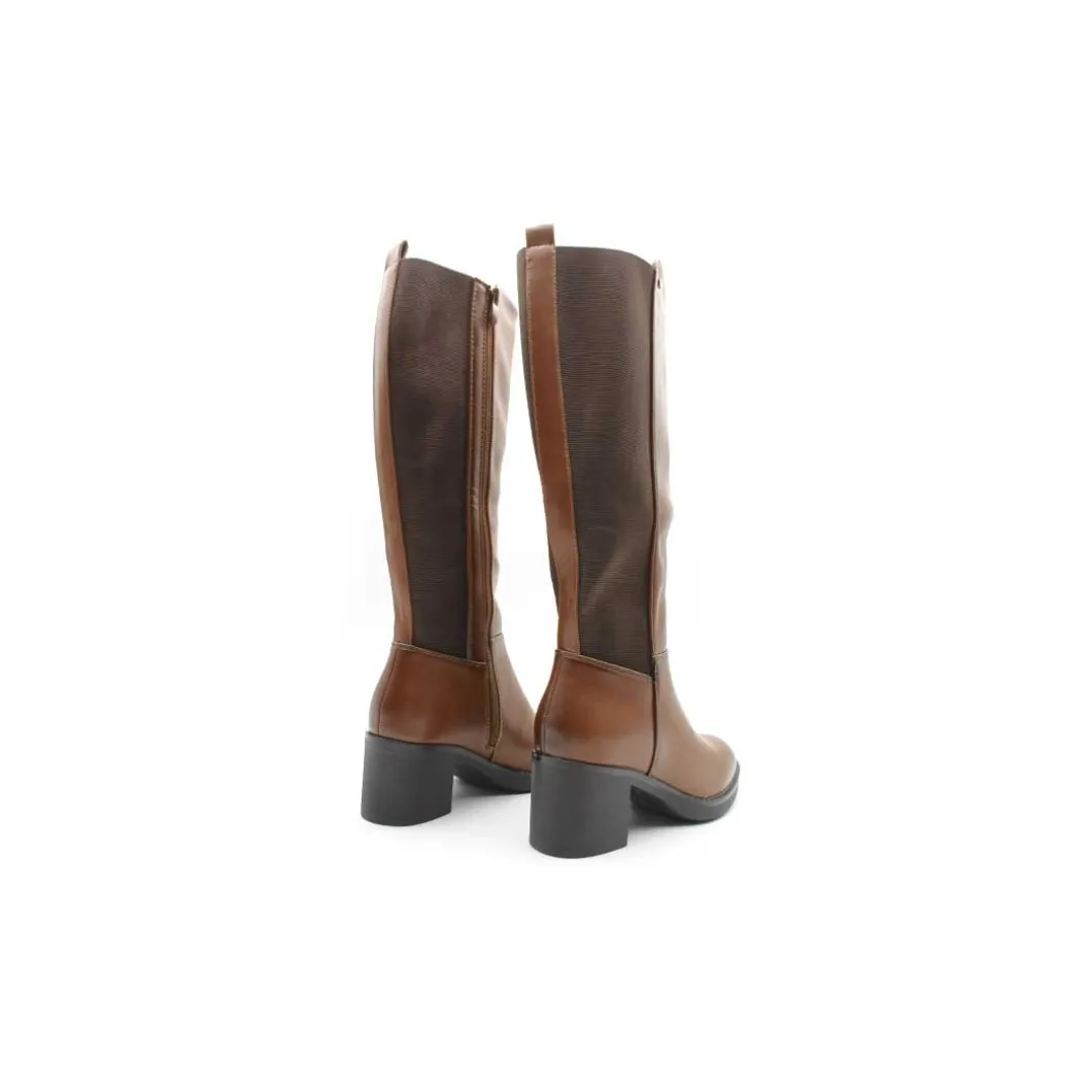 Bota marrón elástica con tacón