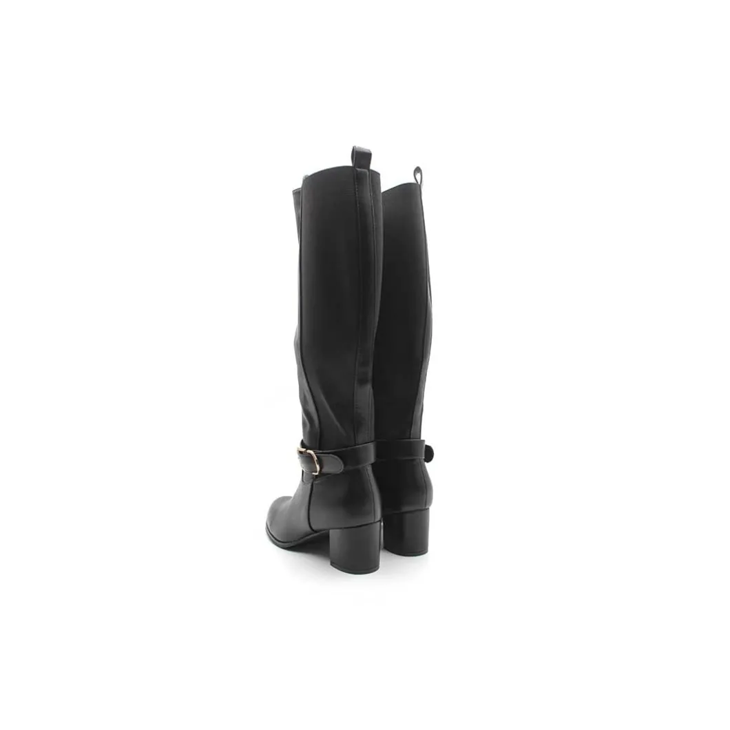 Bota negra tacón talla grande