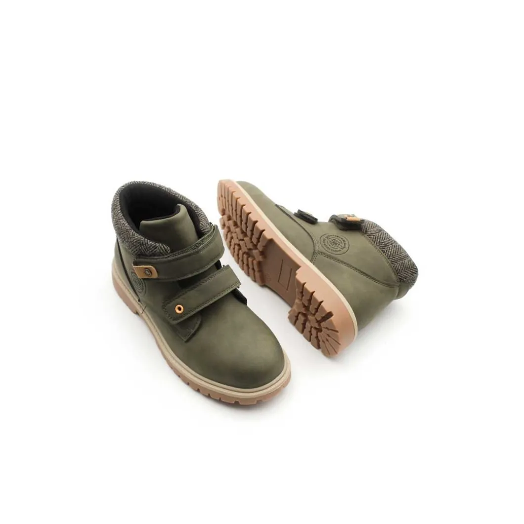 Bota verde estilo montaña con velcros