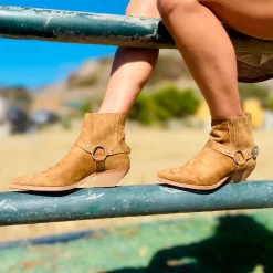 Botin Corina camel con espuelas