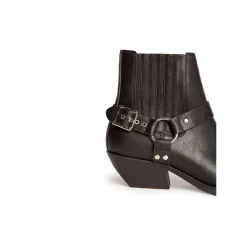 Botin Corina negro con espuelas