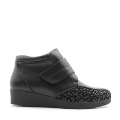 Botin negro con cuña de talla especial