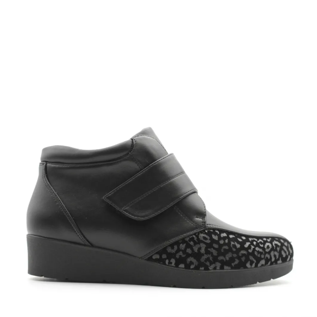 Botin negro con cuña de talla especial