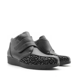 Botin negro con cuña de talla especial