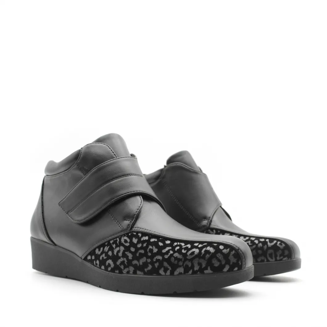 Botin negro con cuña de talla especial