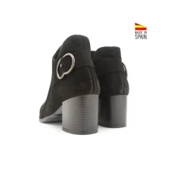 Botin tobillero negro con tacón