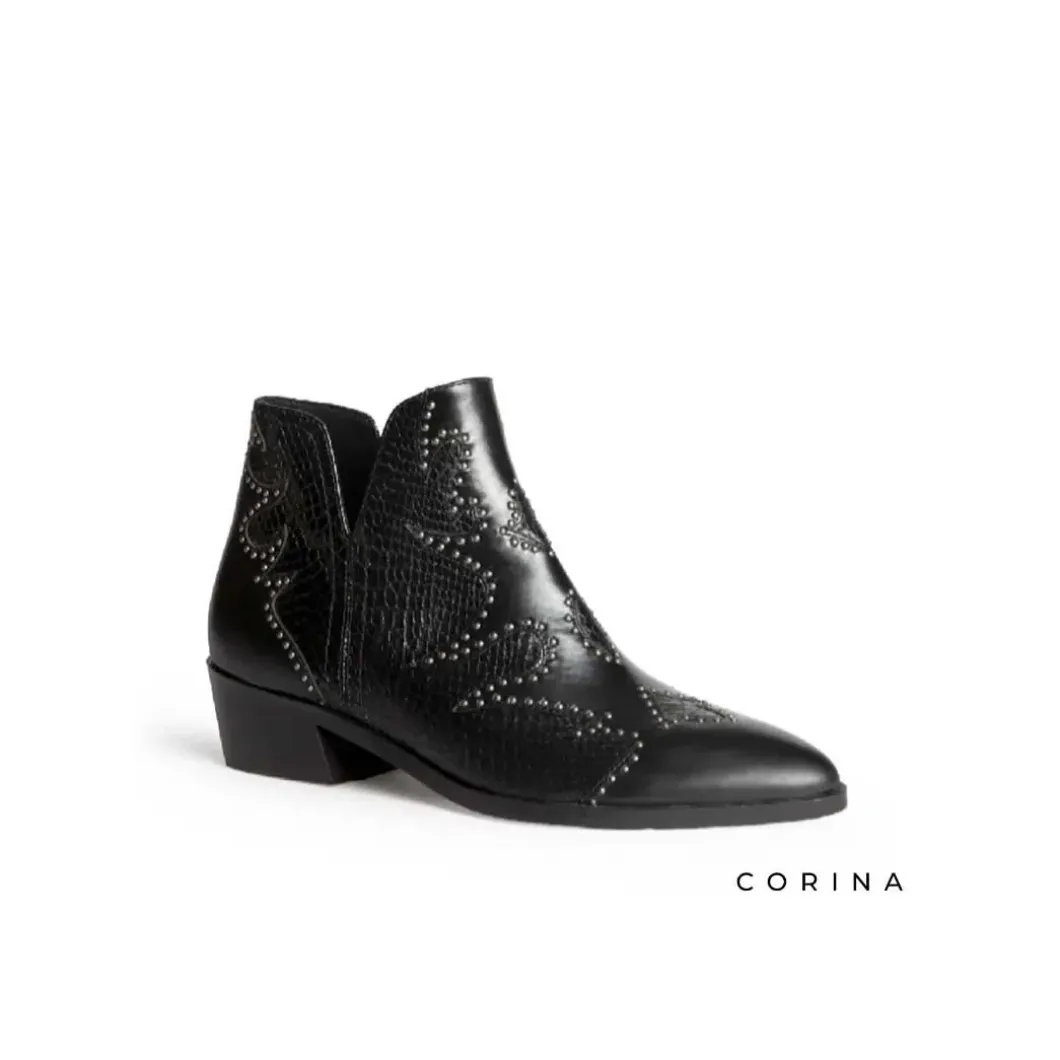 Botín bajo negro con tachas