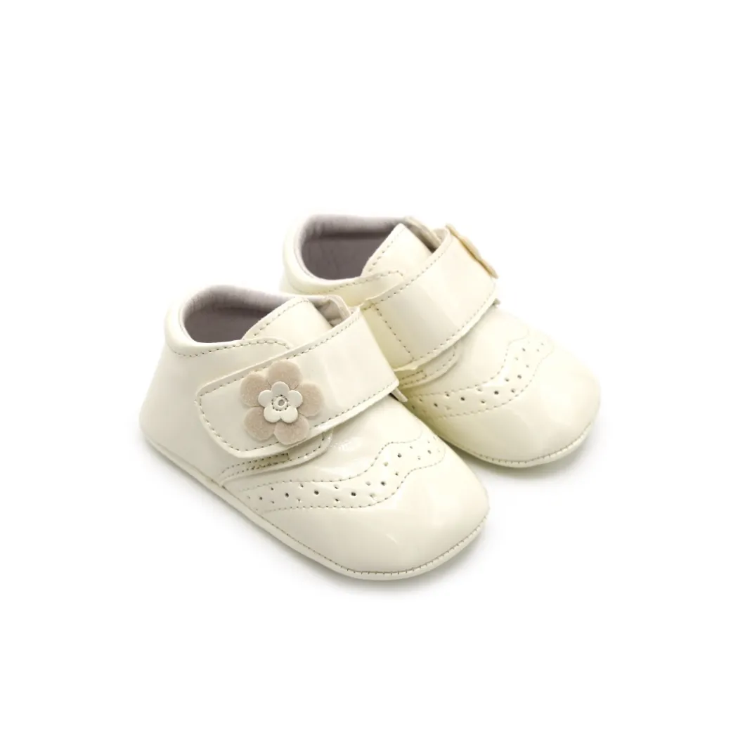 Botín bebé charol beige