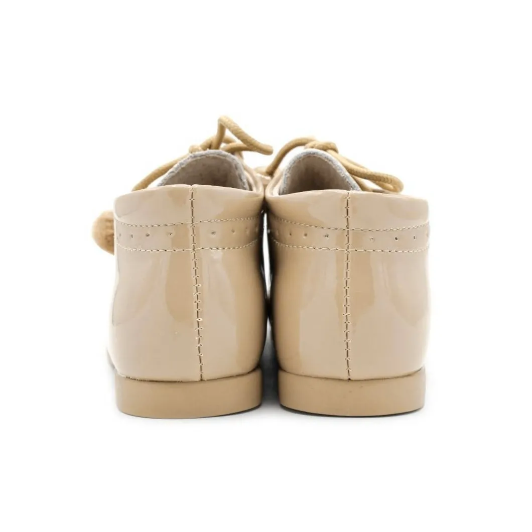 Botín charol camel nakia