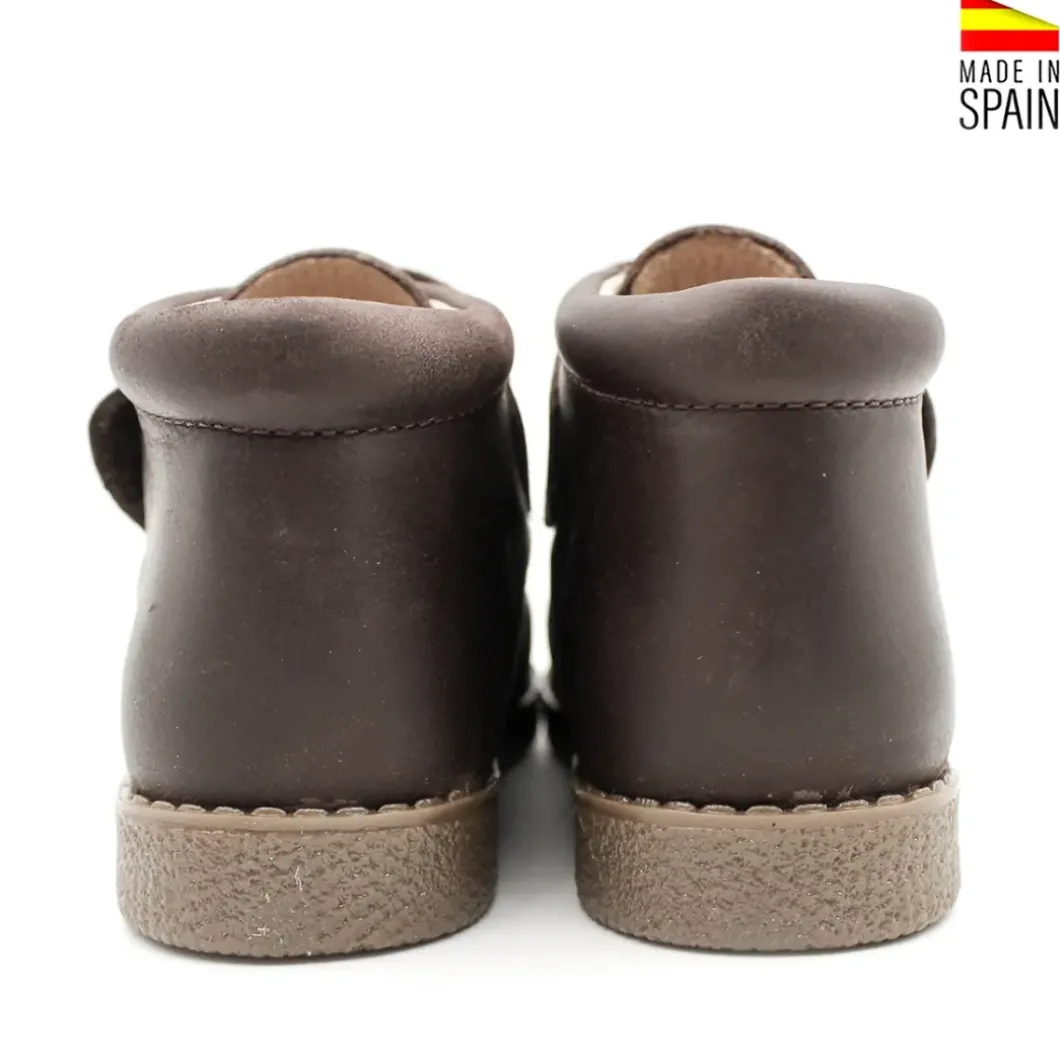 Botín de piel marrón con velcro