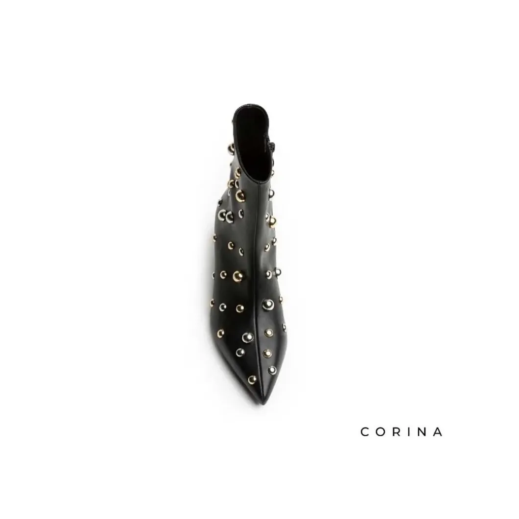 Botín negro de tacón con tachuelas redondas