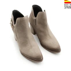 Botín tobillero beige con tacón
