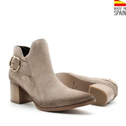 Botín tobillero beige con tacón