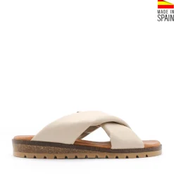 Chancla de piel beige con tiras tubulares