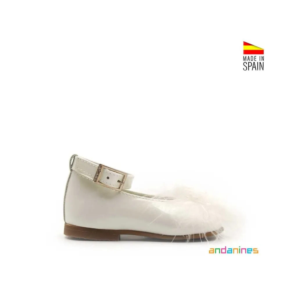 Mercedita blanca piel con plumitas
