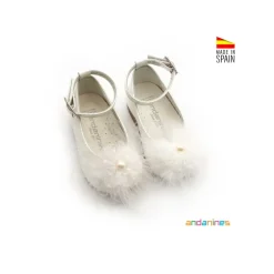Mercedita blanca piel con plumitas