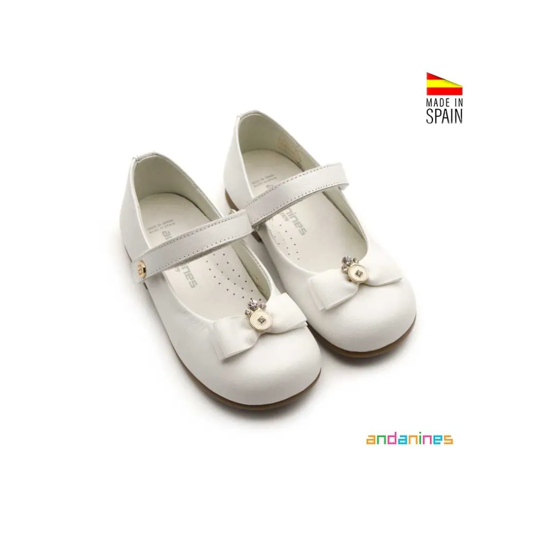 Mercedita blanca piel con lazo