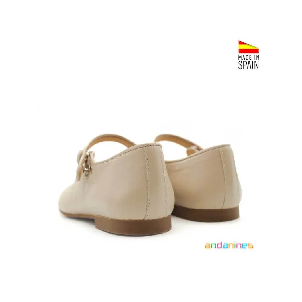 Mercedita botón de piel beige