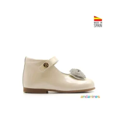 Mercedita charol beige lazo strass