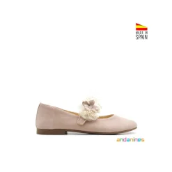 Mercedita nude ante flor