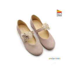 Mercedita nude ante flor