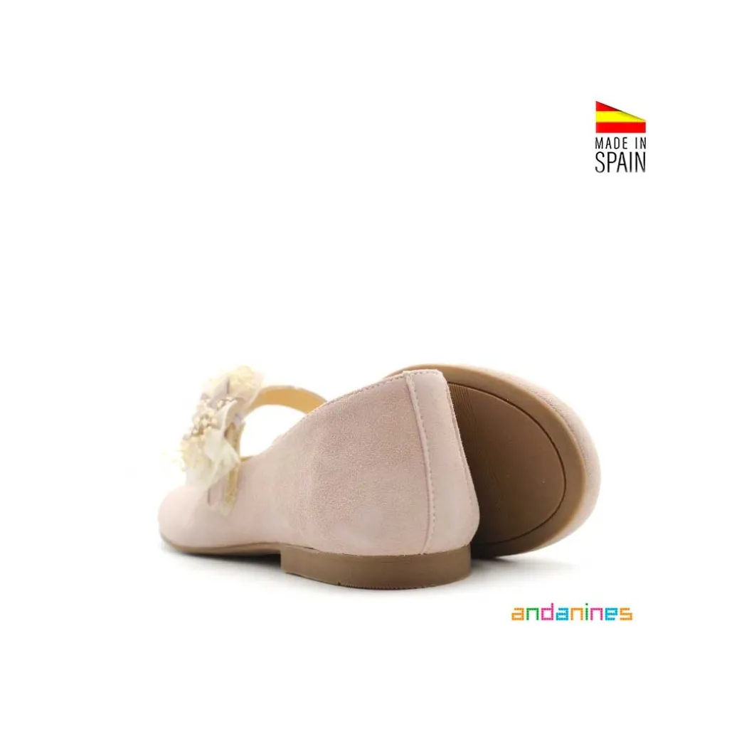 Mercedita nude ante flor