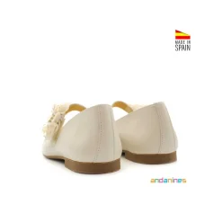 Mercedita piel beige con flor