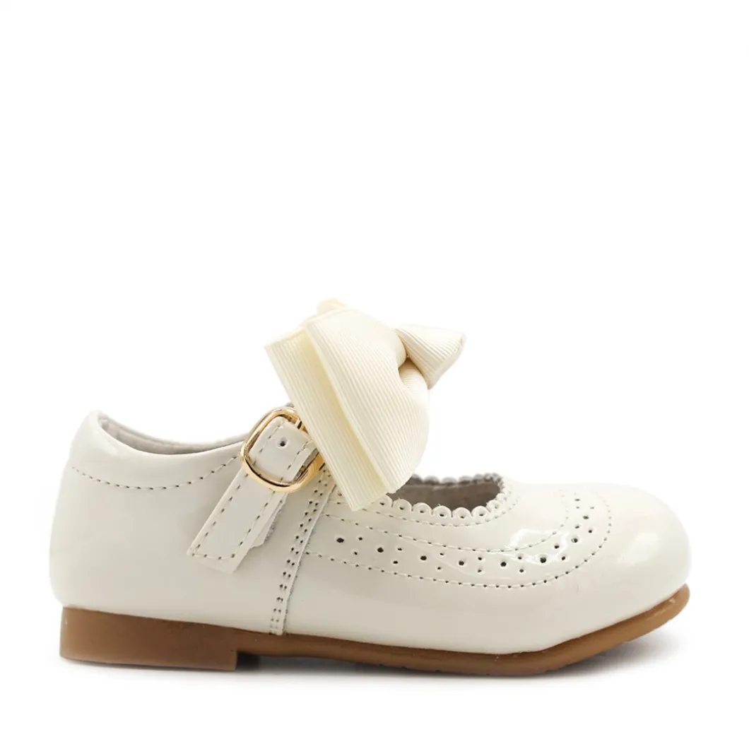 Merceditas charol nara beige
