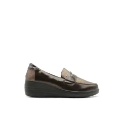 Mocasines con cuña marrón