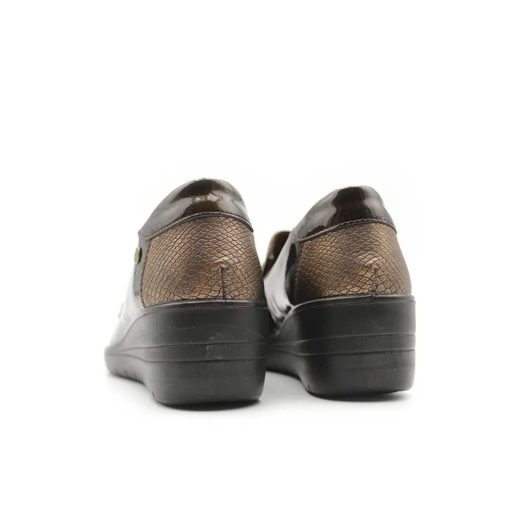 Mocasines con cuña marrón