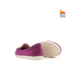 Mocasín ante magenta