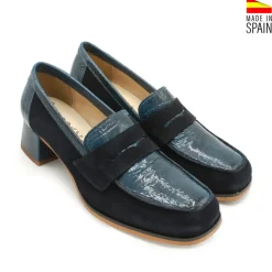 Mocasín azul marino de charol y ante con tacón
