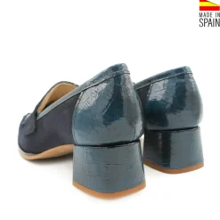 Mocasín azul marino de charol y ante con tacón