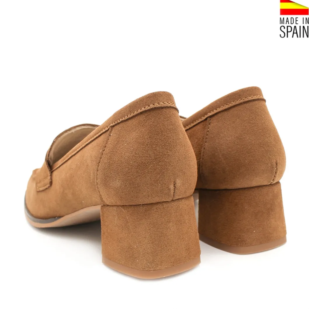 Mocasín camel ante con hebilla y tacón