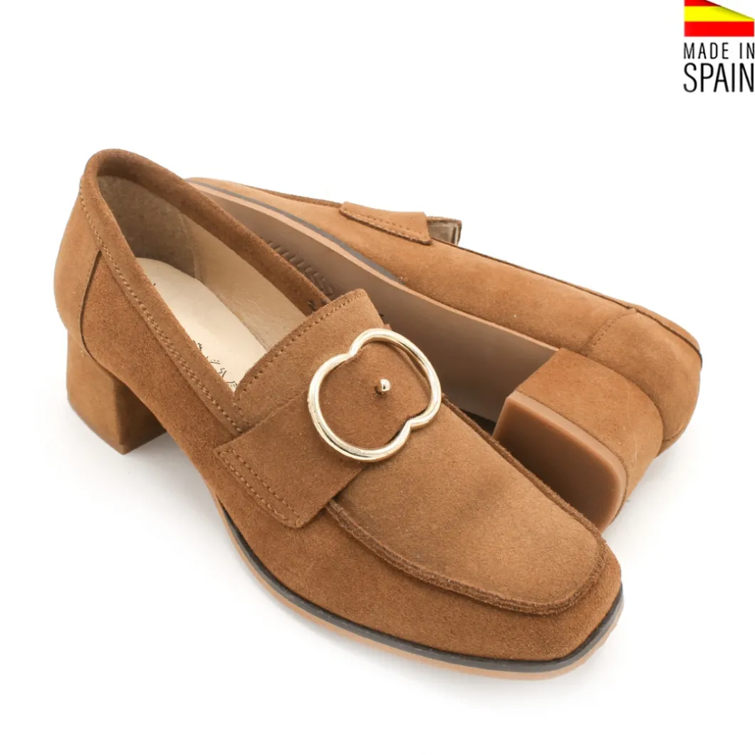 Mocasín camel ante con hebilla y tacón