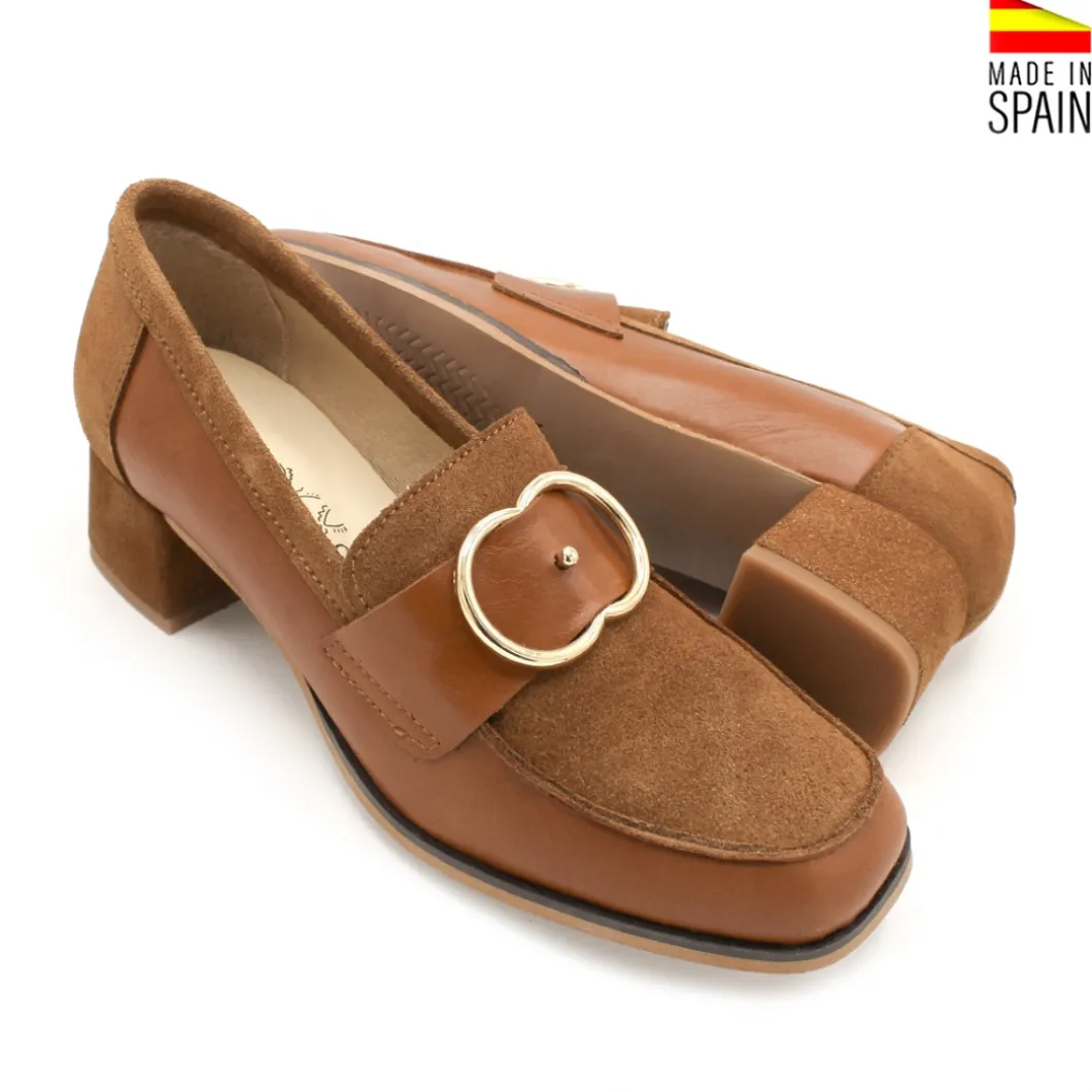Mocasín camel ante/piel con hebilla y tacón